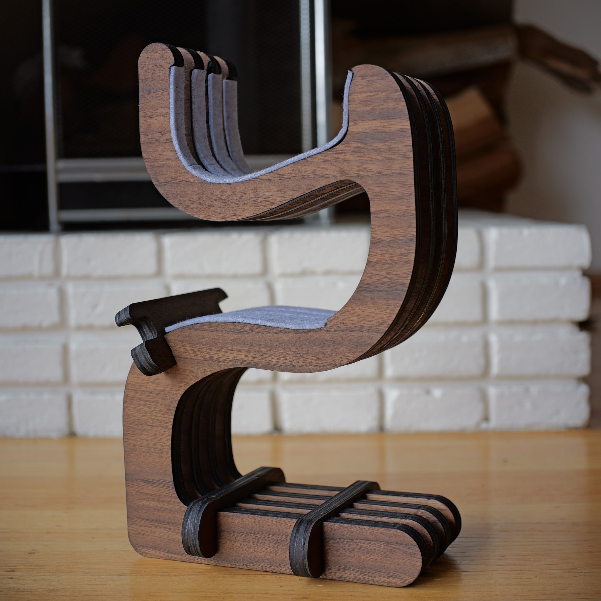 *PREORDER* Apple Vision Pro Stand Walnut Swerve Stand